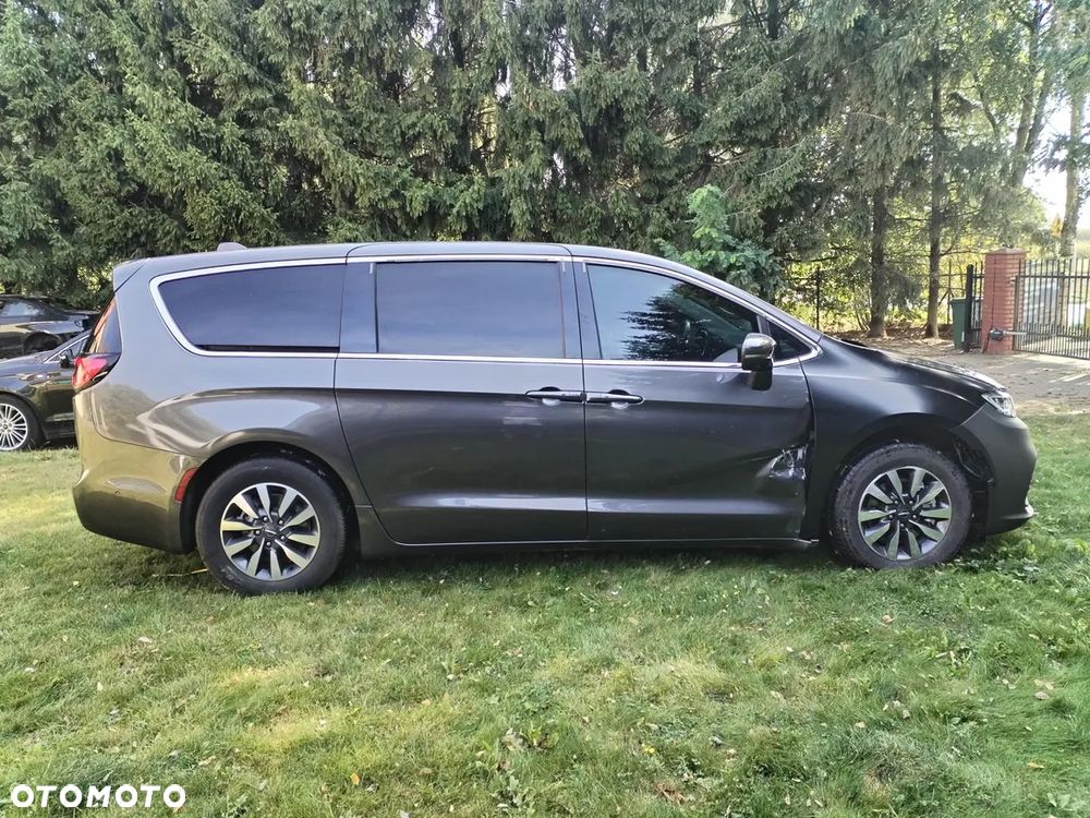 Chrysler Pacifica - 5