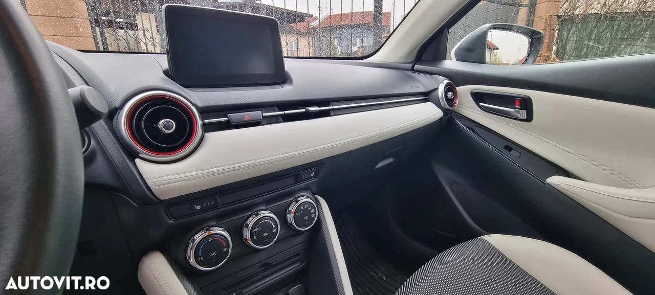 Mazda 2 G115 Revolution Top - 12