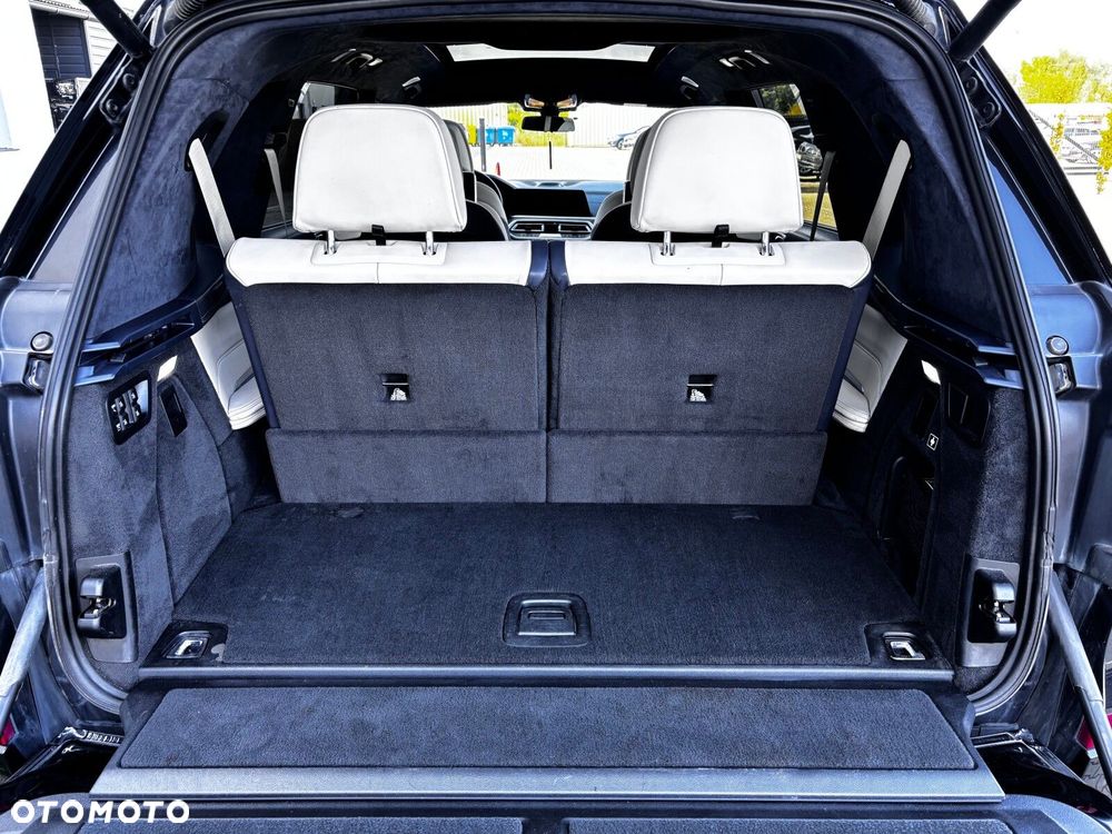 BMW X7 M50d sport - 36