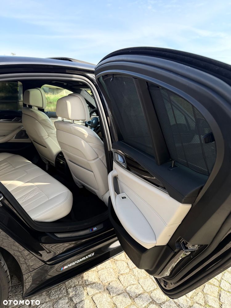 BMW Seria 5 M550i xDrive - 36