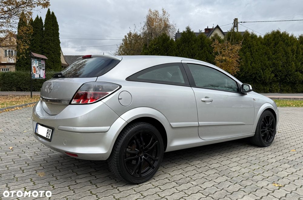 Opel Astra III GTC 1.8 Cosmo - 11