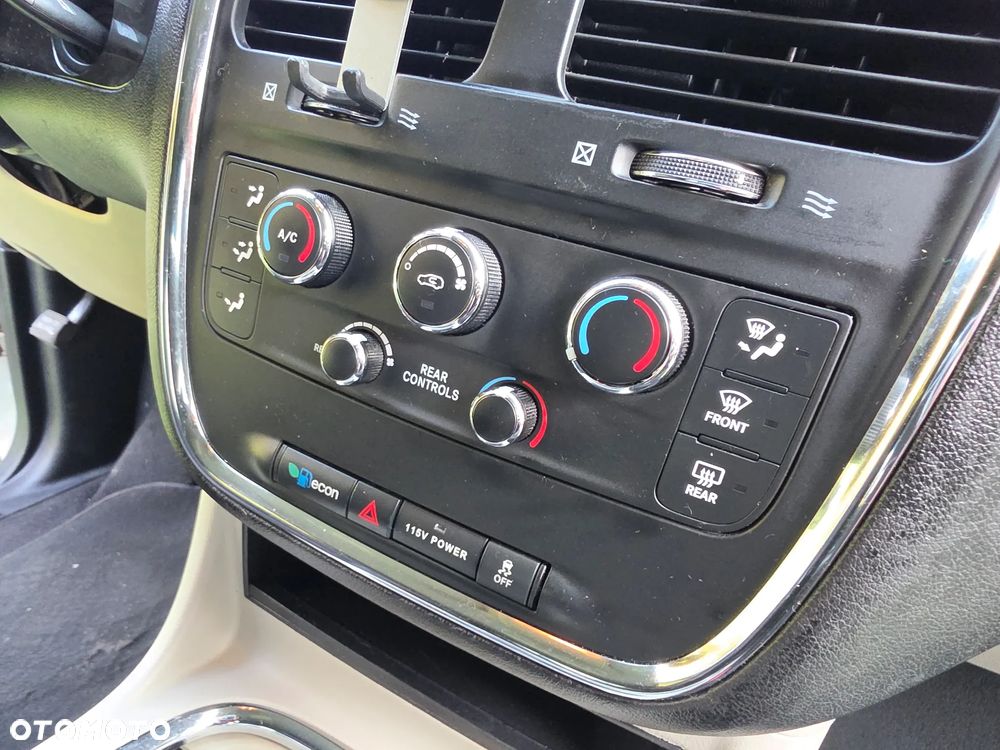 Dodge Grand Caravan - 30