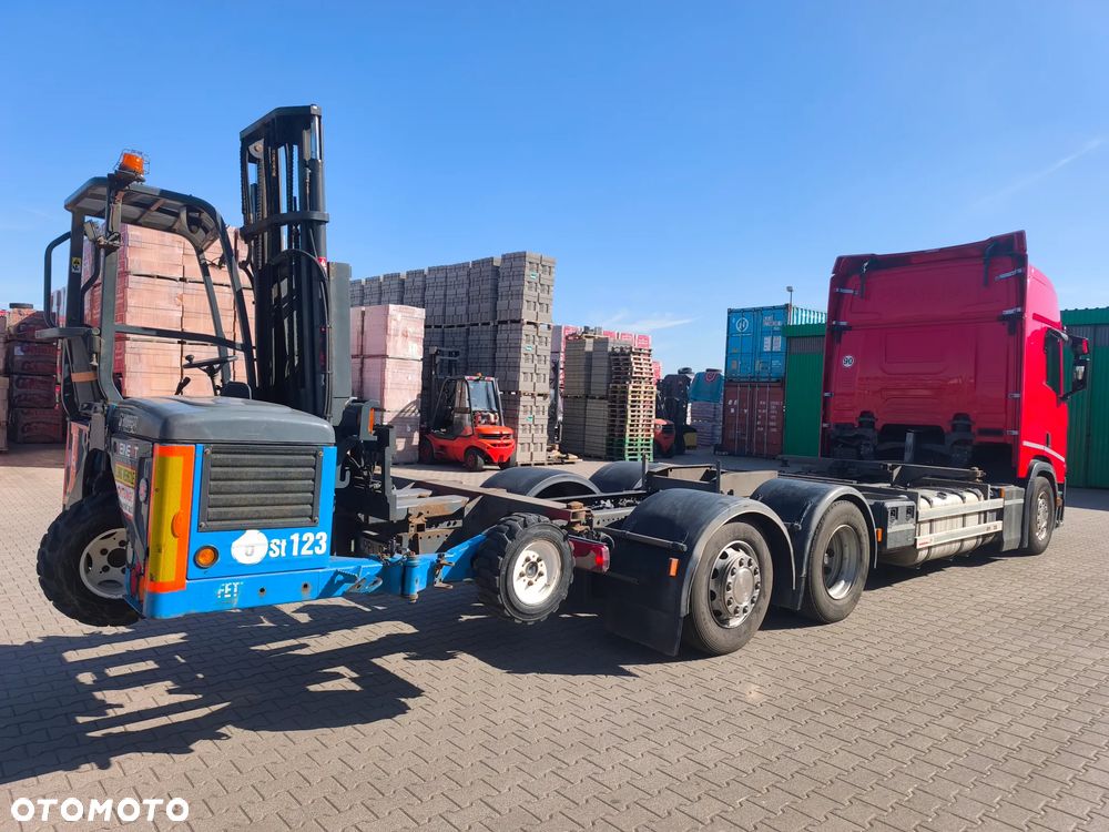 Scania R450 BDF 3osie Tandem dokowanie do wózka Moffett - 17