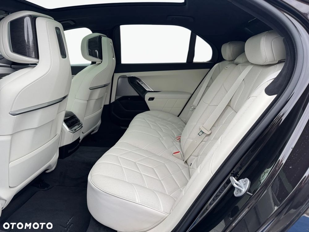 BMW Seria 7 740d xDrive mHEV Nero Lusso Edition sport - 25