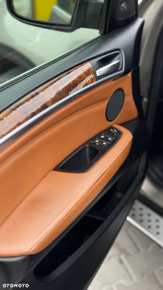 BMW X5 4.8i xDrive - 18