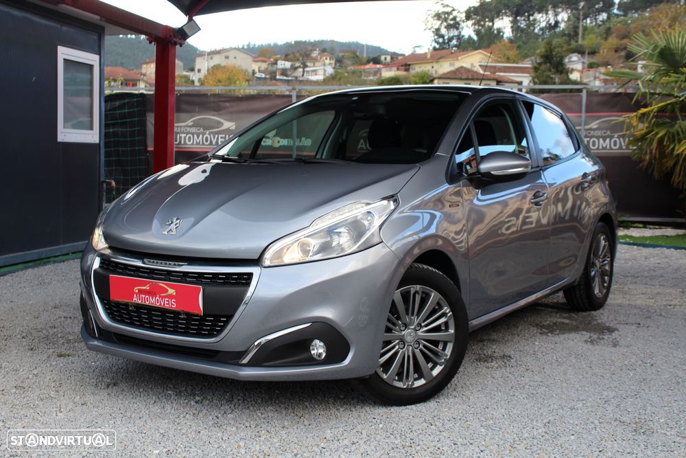 Peugeot 208 1.2 PureTech Signature - 1