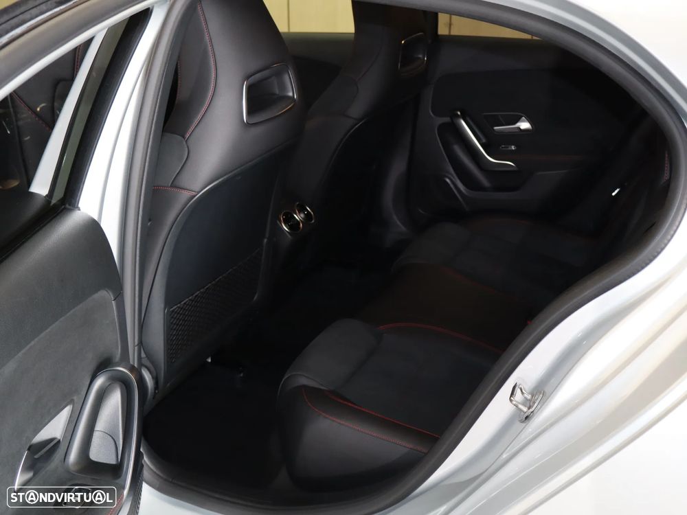 Mercedes-Benz A 180 7G-DCT AMG Line - 12