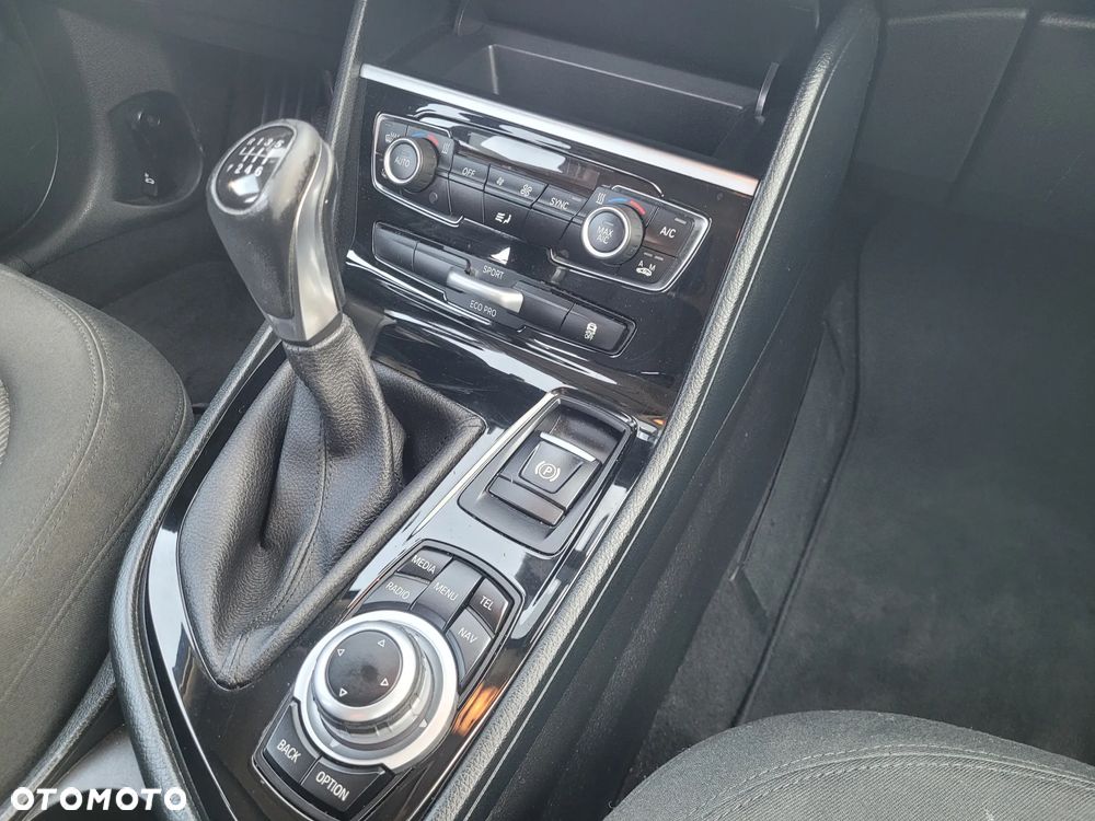 BMW Seria 2 218d - 13