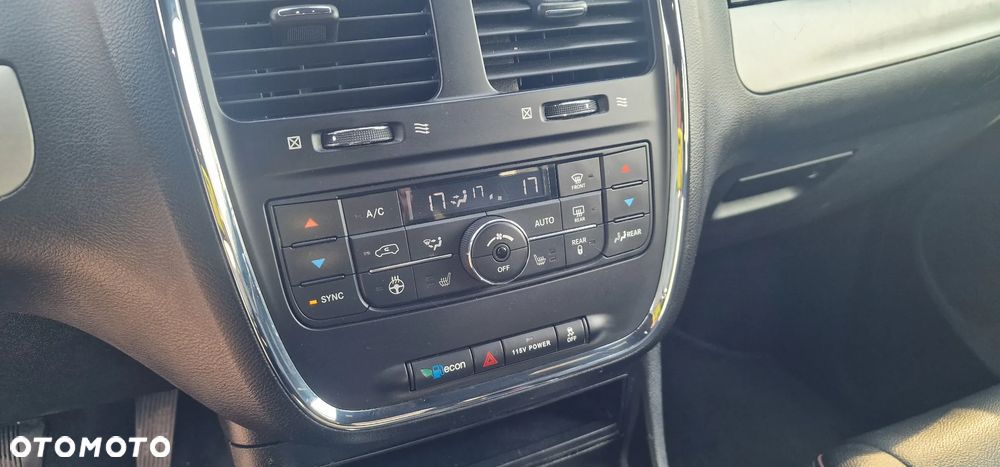 Dodge Grand Caravan - 15