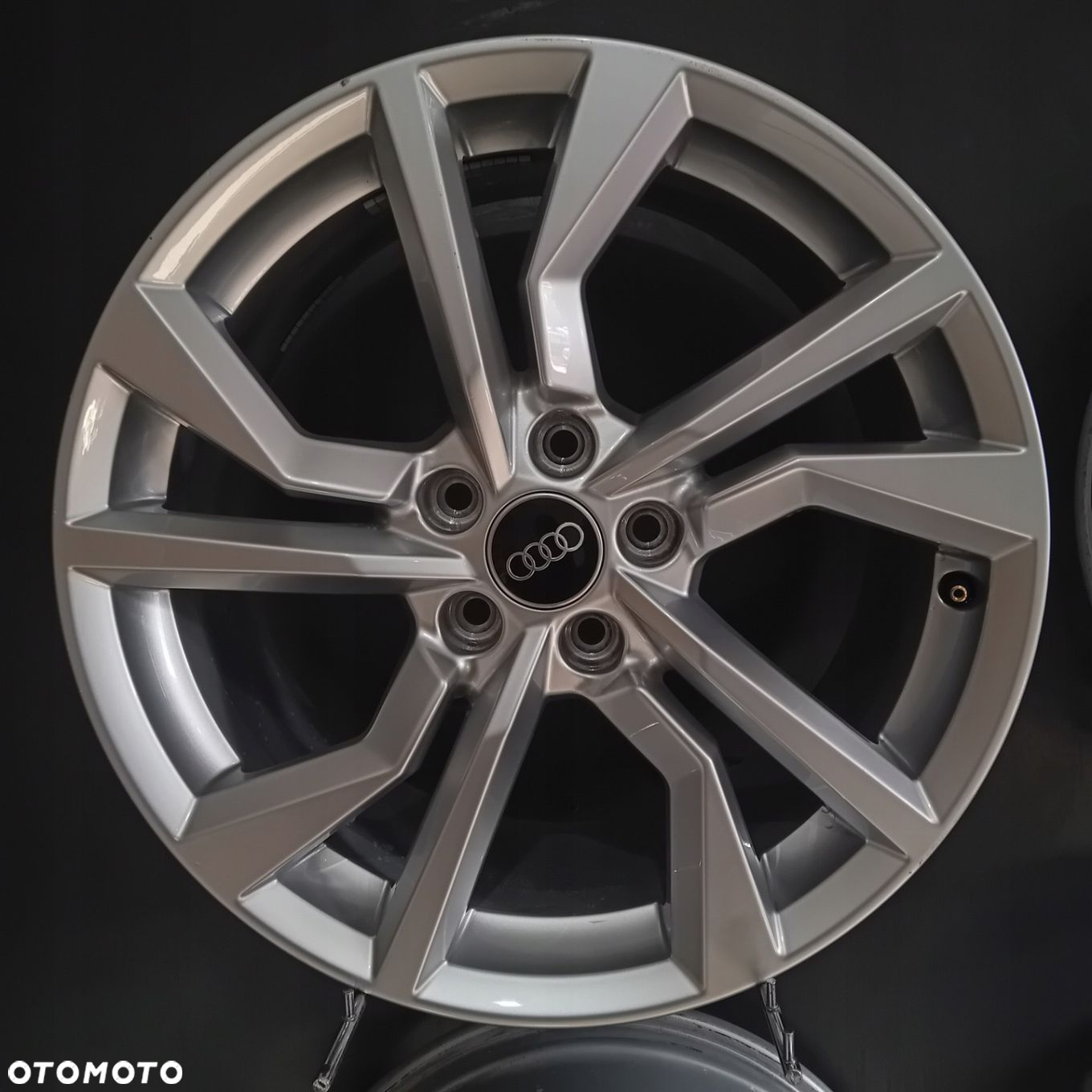 Felgi 18 5x112 Audi TT 8S0 S-Line OE F503549-33 - 3