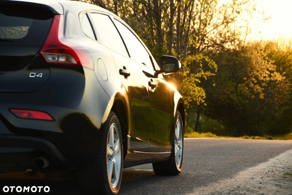 Volvo V40 D4 Momentum - 11
