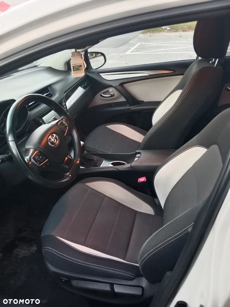 Toyota Avensis 2.0 D-4D Premium - 5