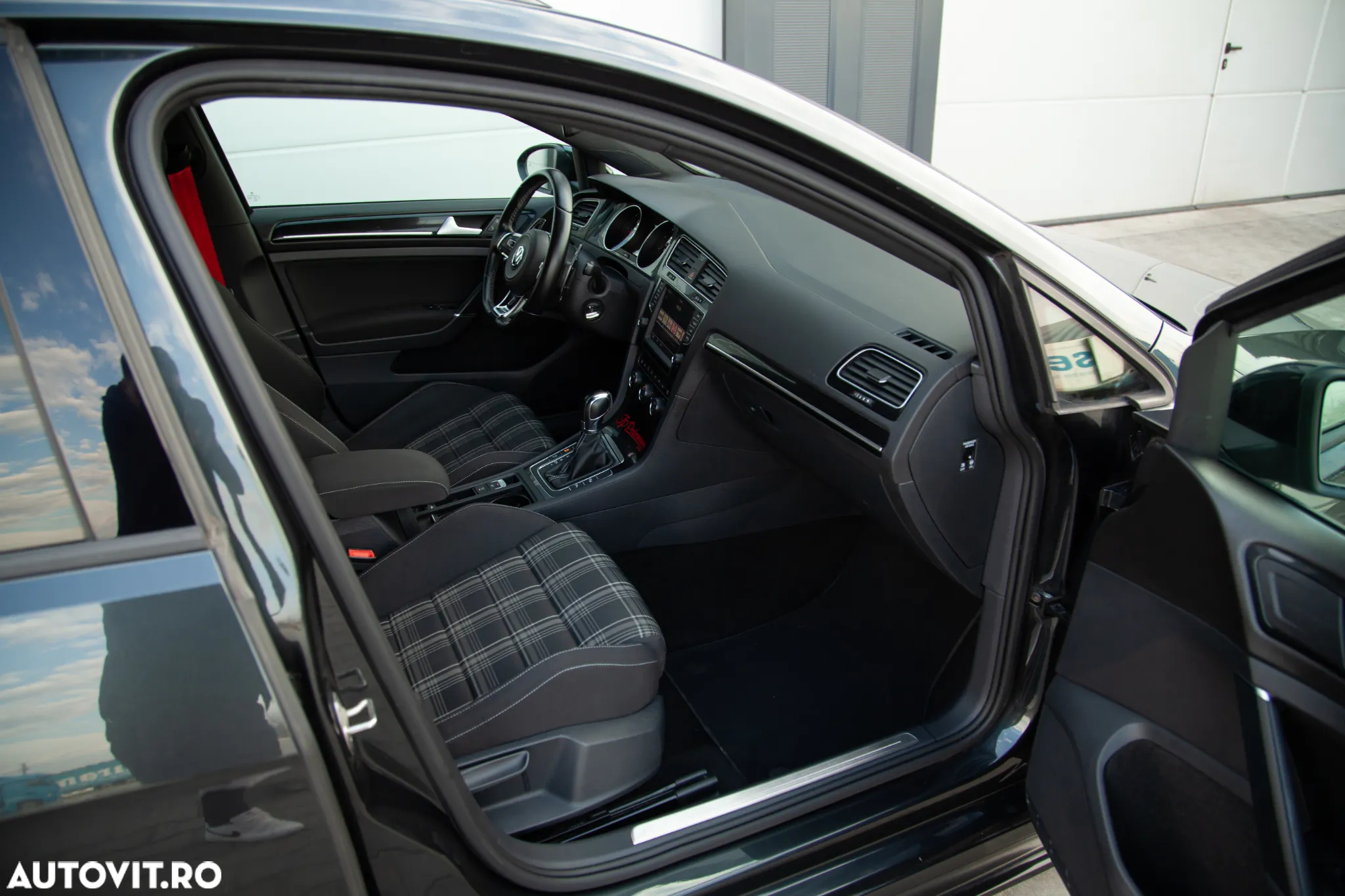 Volkswagen Golf - 20