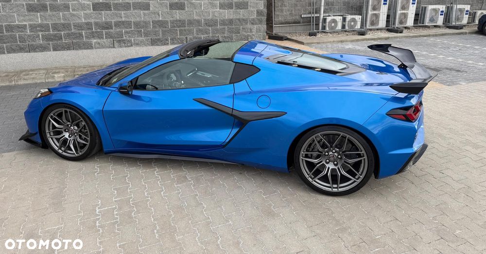 Chevrolet Corvette - 18