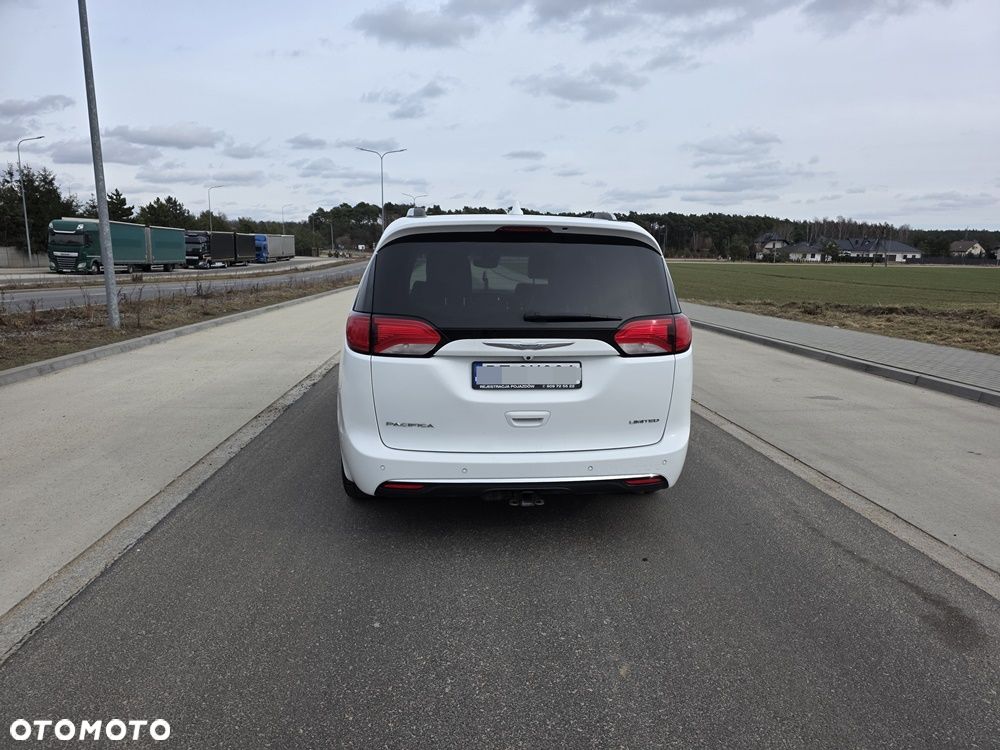 Chrysler Pacifica - 8