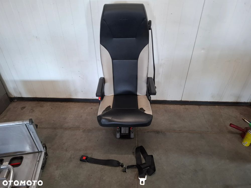 Fotel do karetki obrotowy GRUAU - 1