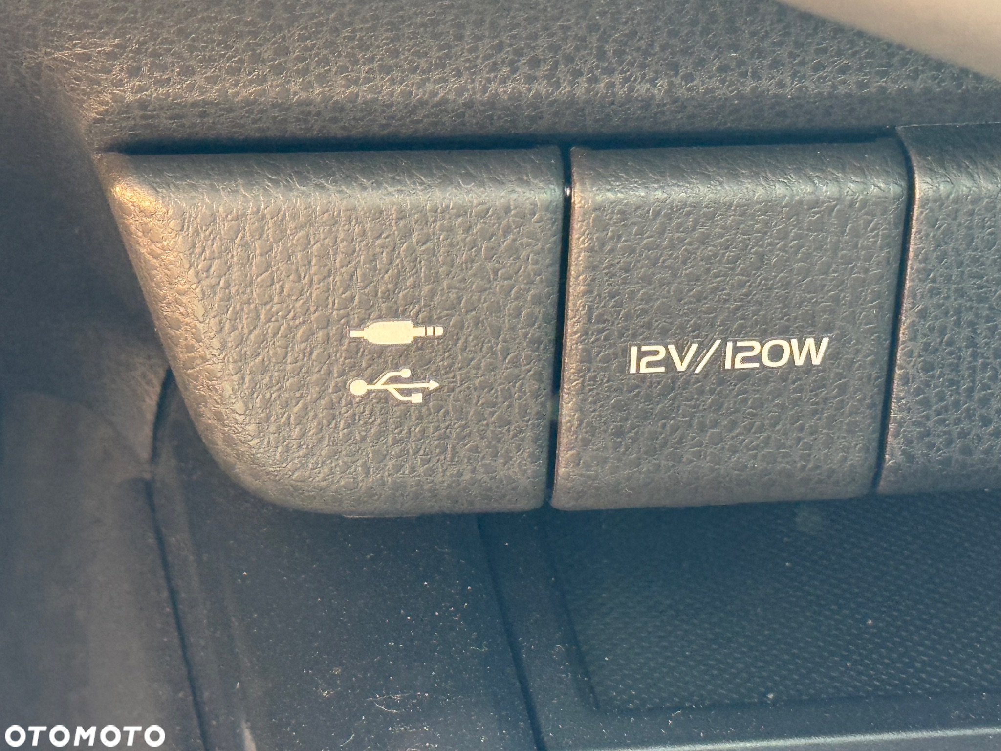 Toyota Camry 2.5 Hybrid Executive CVT - 28
