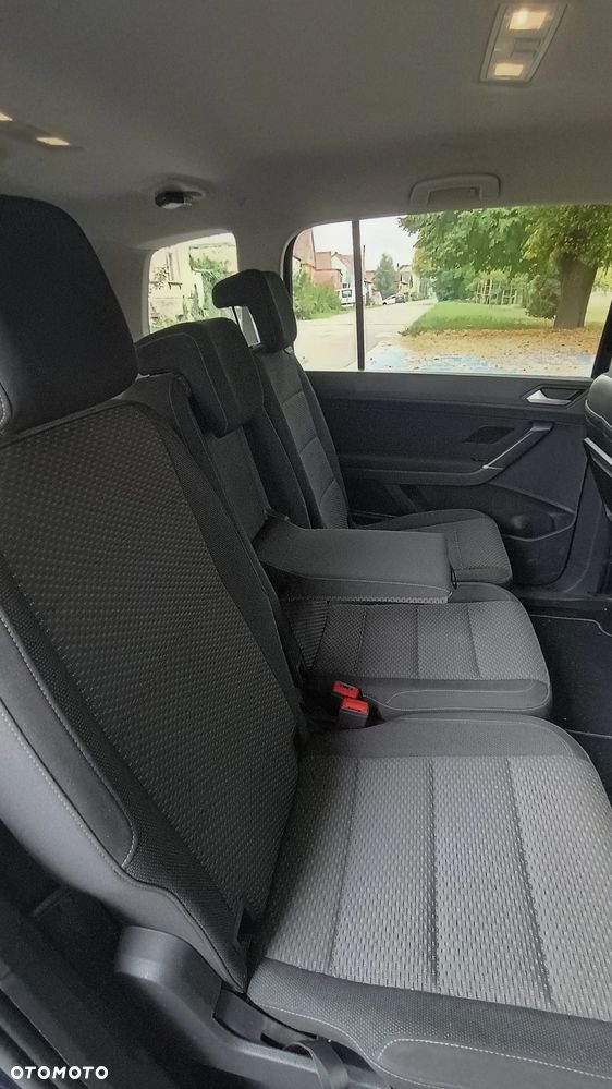 Volkswagen Touran - 12