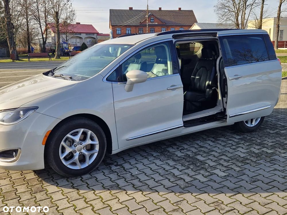 Chrysler Pacifica - 1