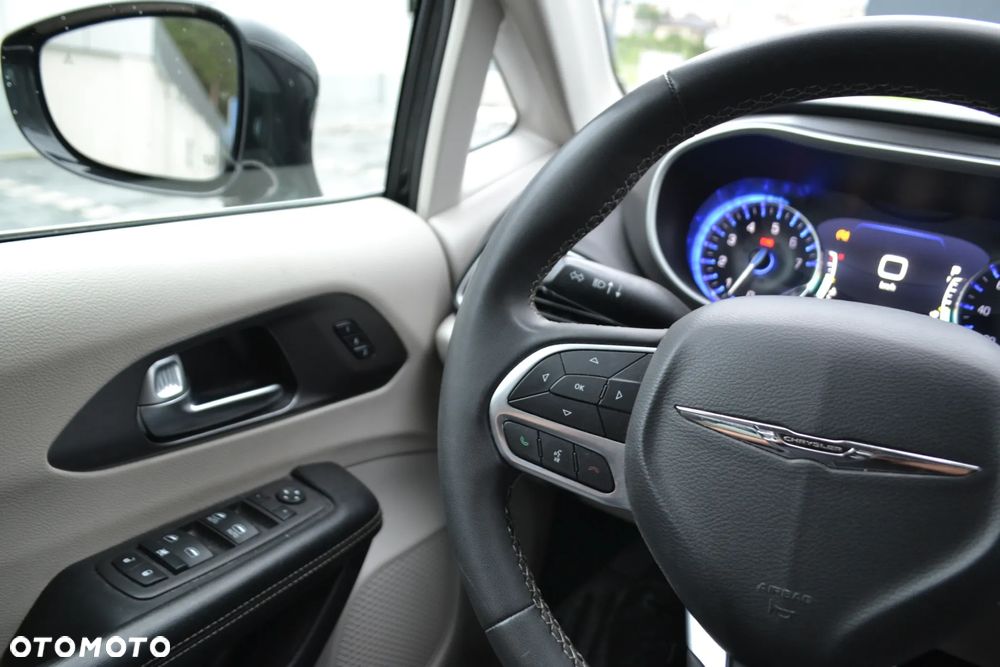 Chrysler Pacifica - 22