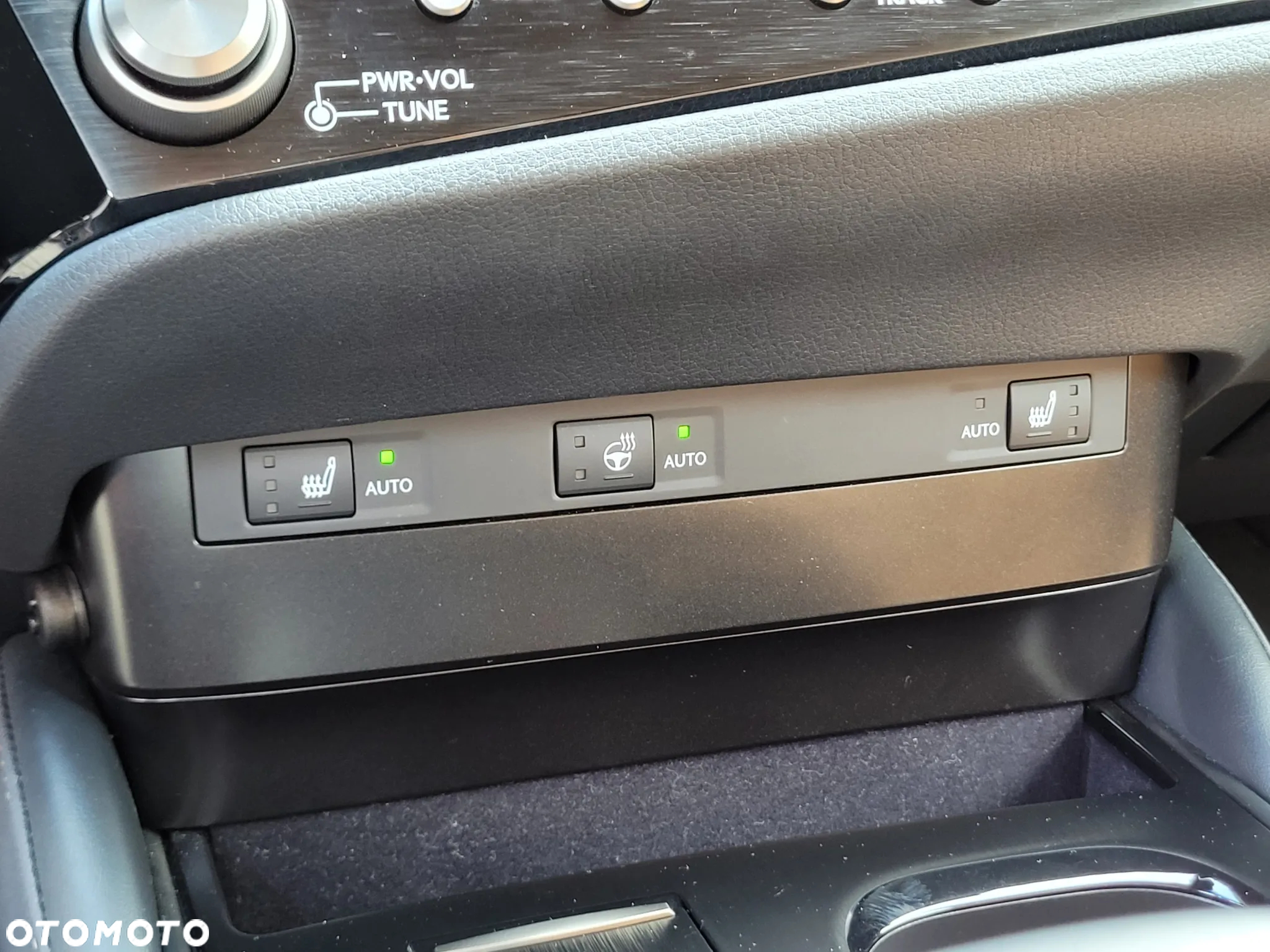 Lexus ES 300h Business Edition - 23