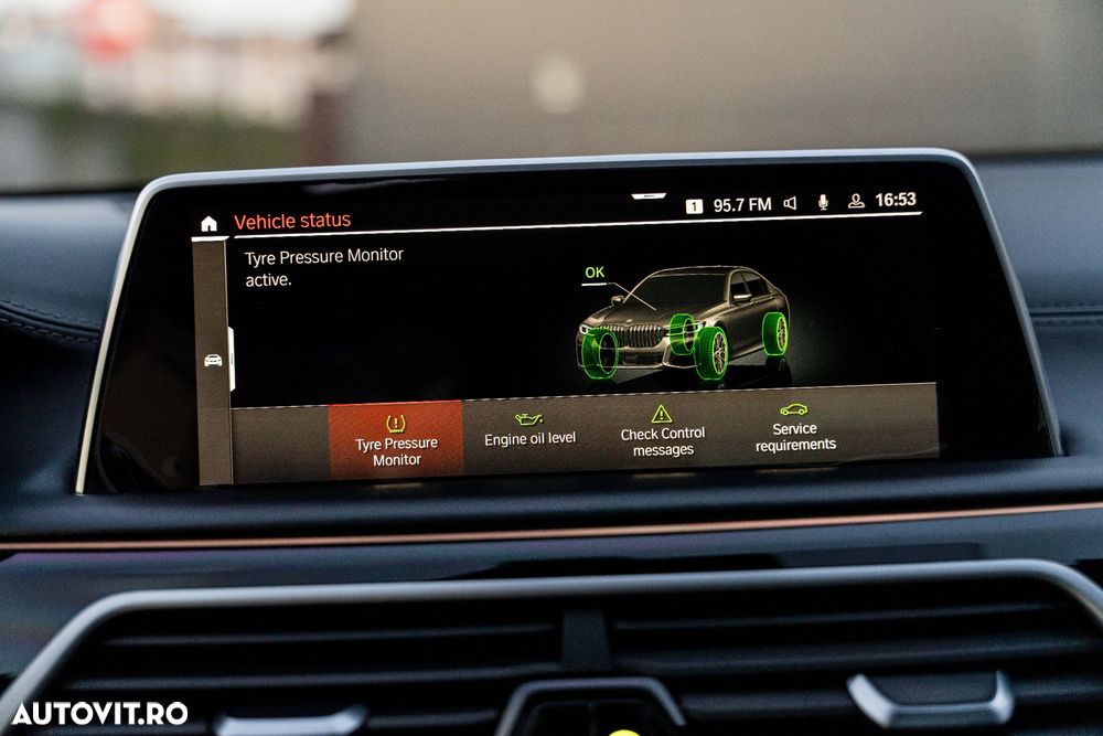 BMW Seria 7 750i xDrive - 34