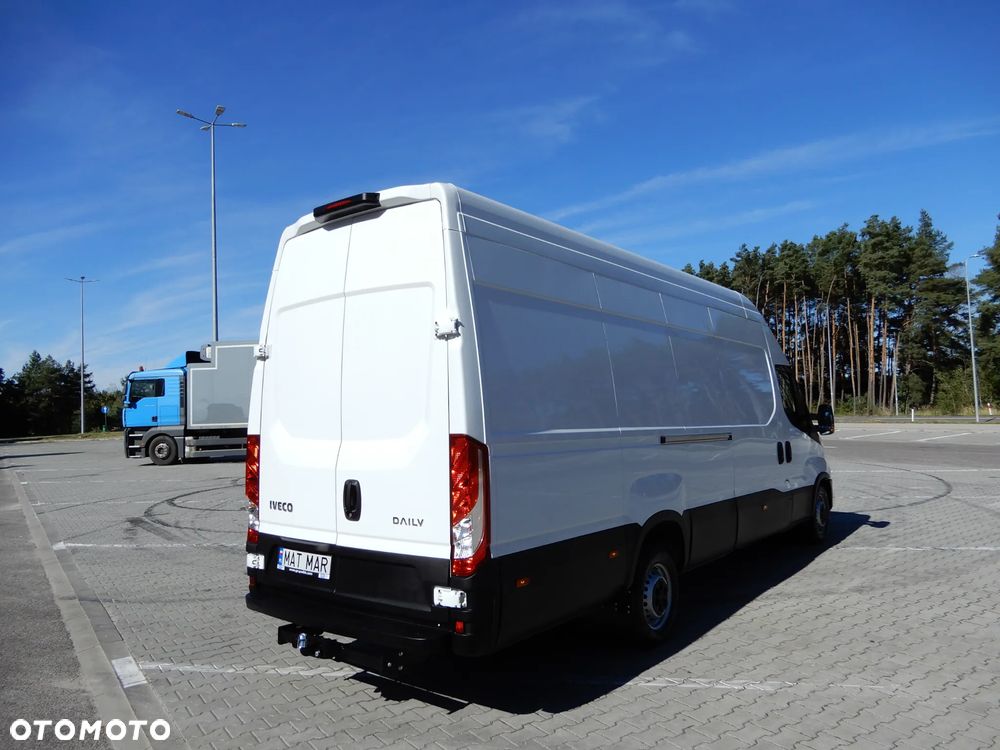 Iveco Daily 35S18 3.0 HPI 180 KM POWER Furgon Blaszak XXL 4.70 CM MAXI LONG Wysokość H3 2150 mm WZMACNIANE ZAWIESZENIE 1024 Kg Ładowność HAK 3500 Kg 50 Tys Km ASO Serwis Stan NOWY UNIKAT OKAZJA - 4