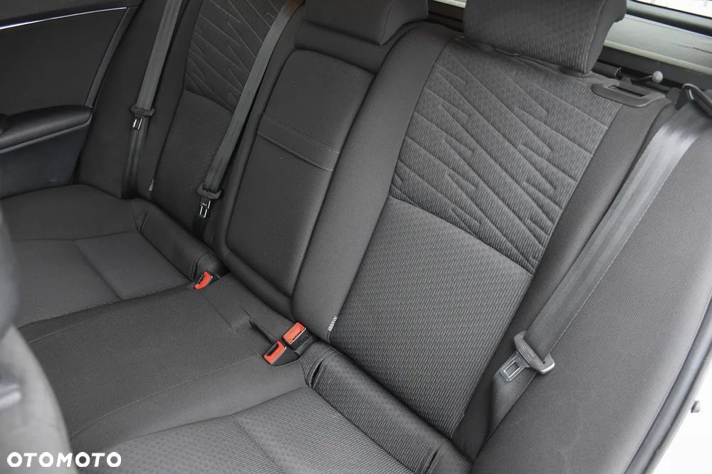 Toyota Avensis 2.0 D-4D Platinium - 32