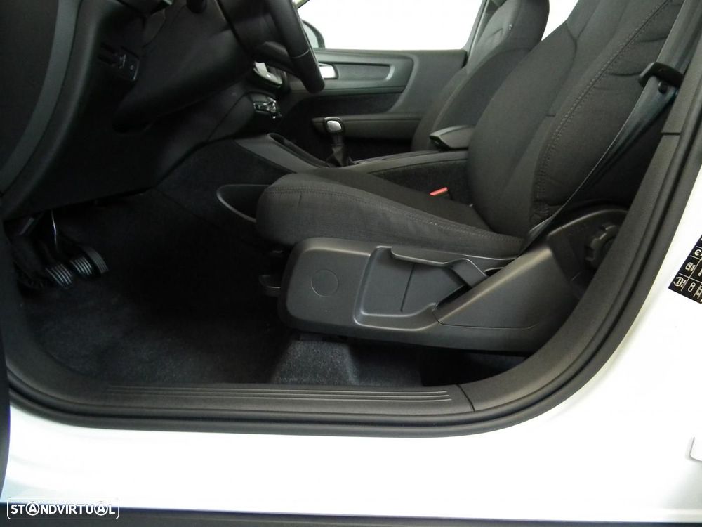 Volvo XC 40 2.0 D3 Momentum - 9