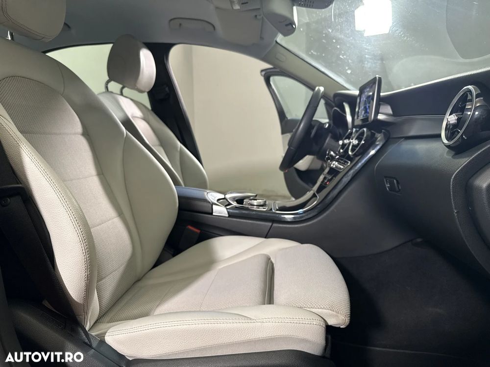 Mercedes-Benz C 200 4MATIC Aut. - 12