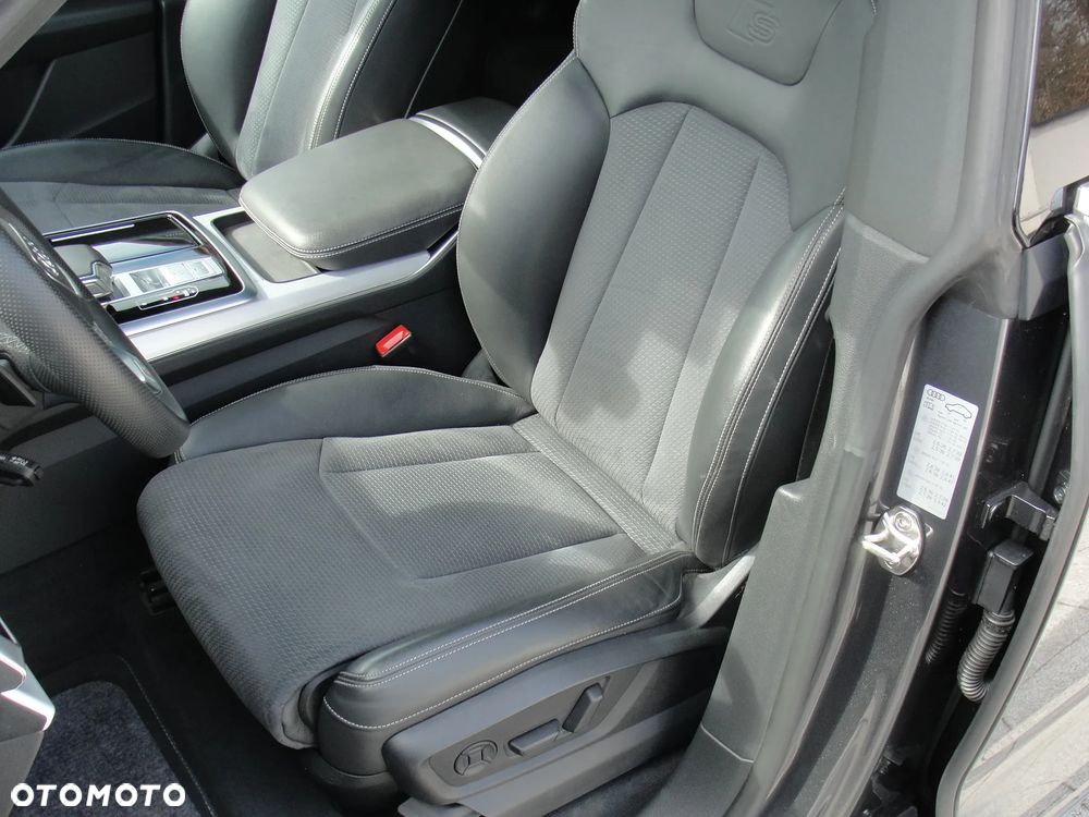 Audi Q8 55 TFSIe quattro tiptronic - 13