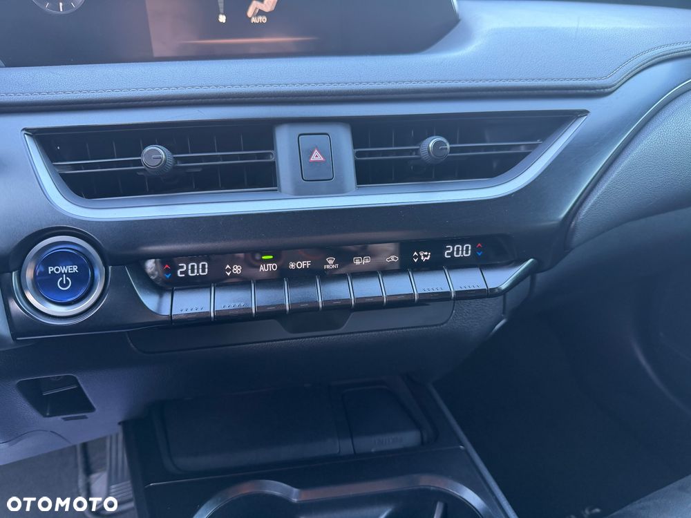 Lexus UX 250h GPF Elegance 2WD - 32