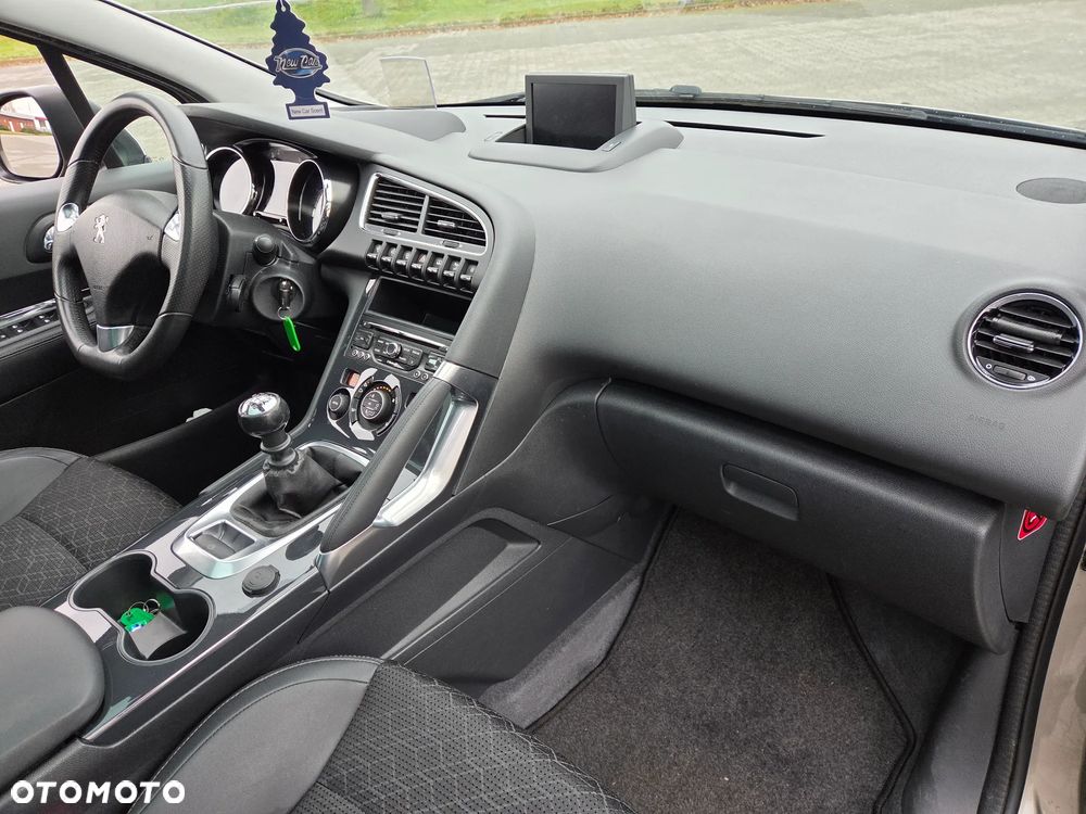 Peugeot 3008 1.2 PureTech GPF Allure S&S - 27