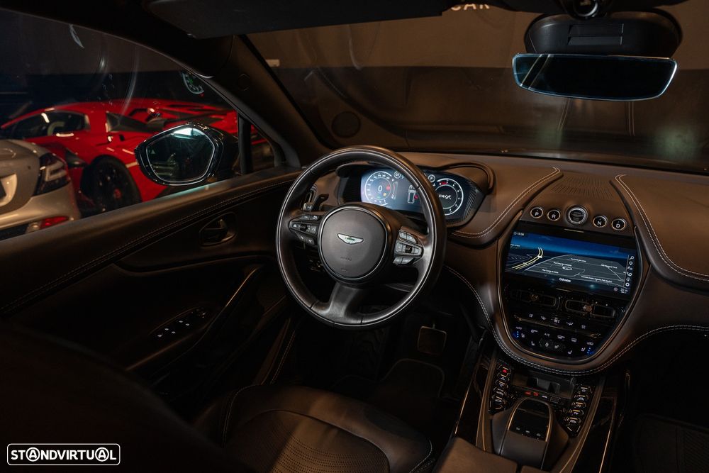 Aston Martin DBX - 21