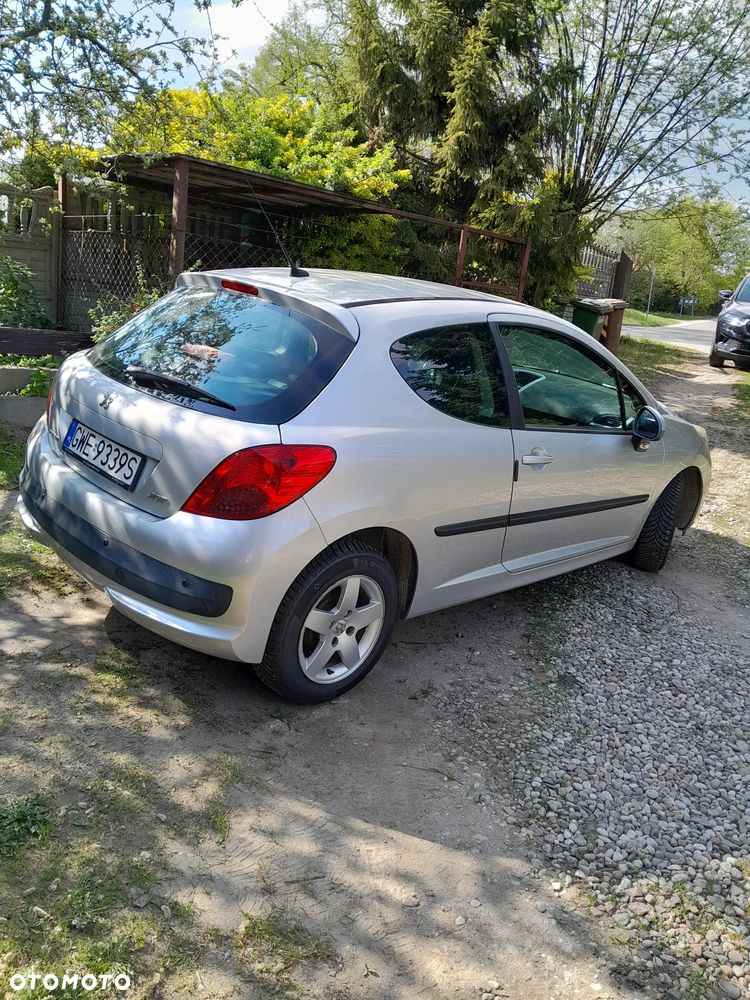 Peugeot 207 1.4 16V Trendy - 3