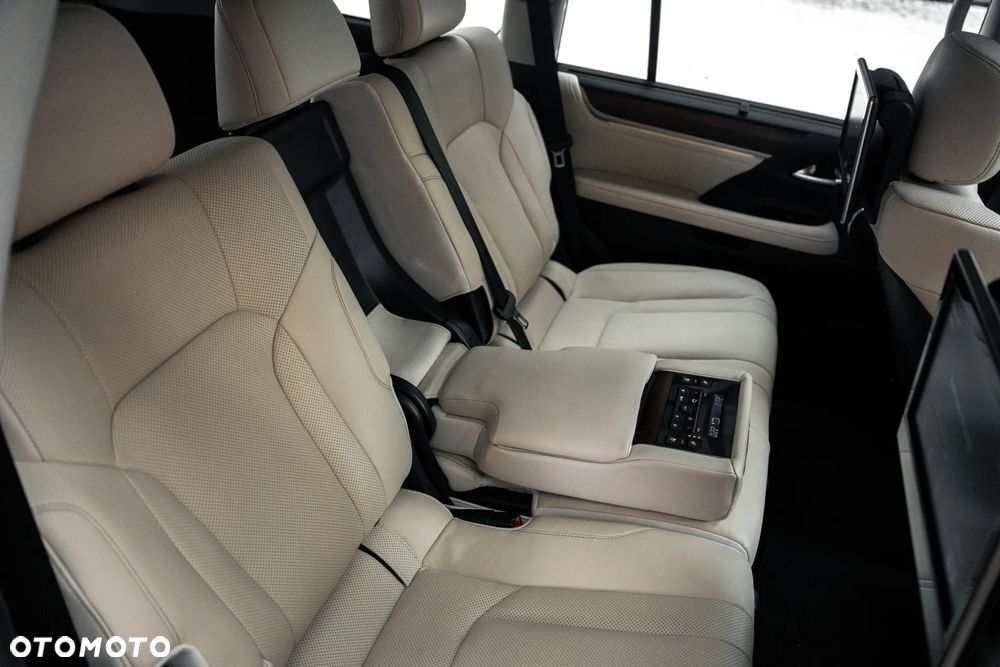 Lexus LX - 32