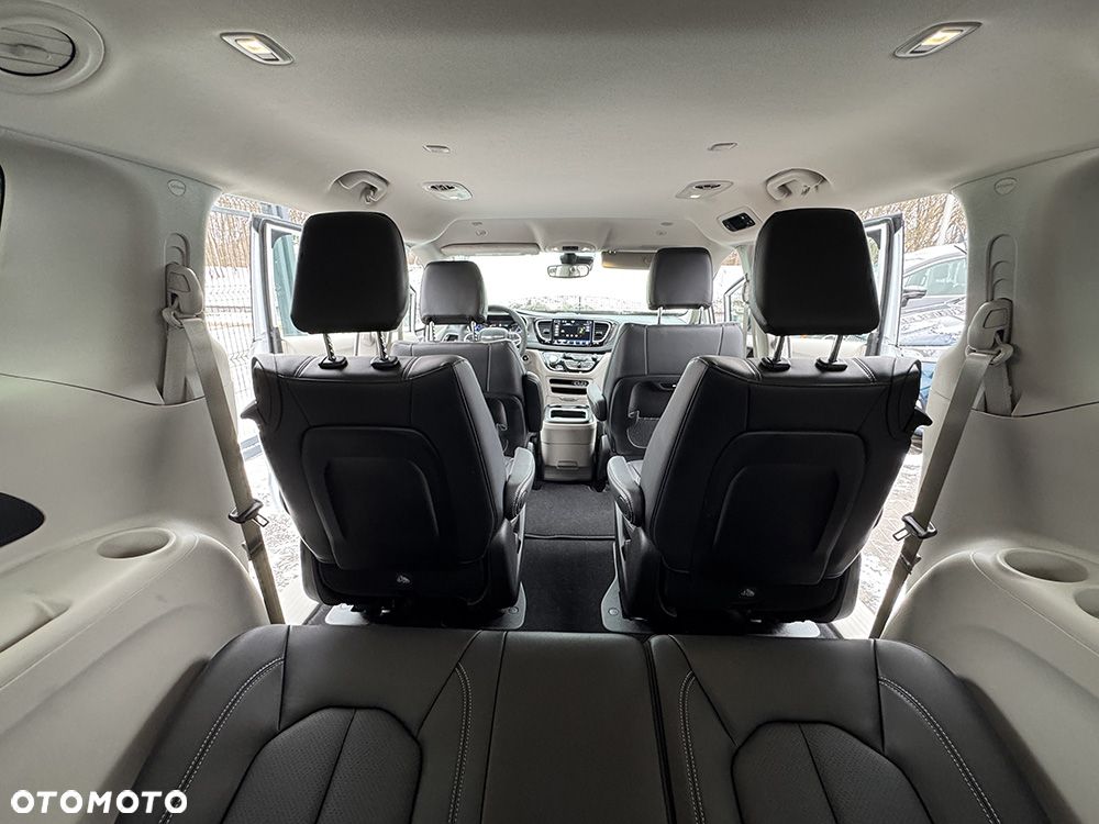 Chrysler Pacifica - 30