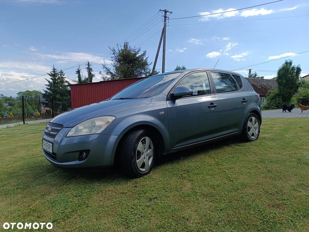Kia Ceed - 8