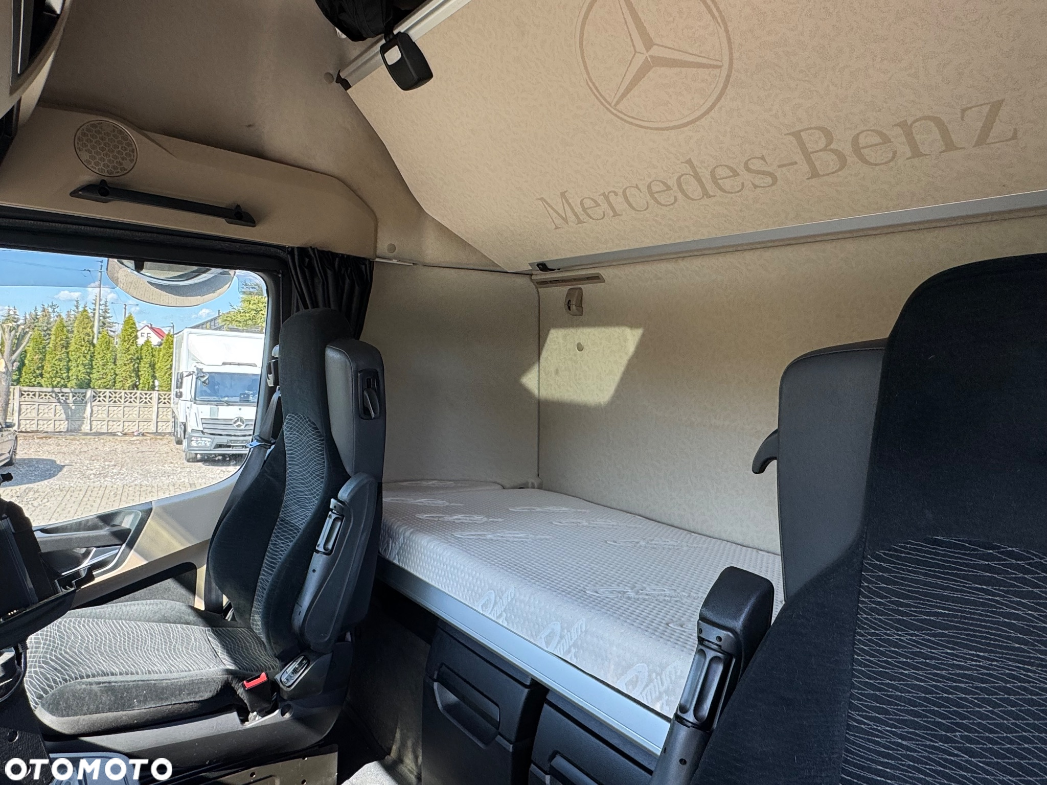 Mercedes-Benz - 8