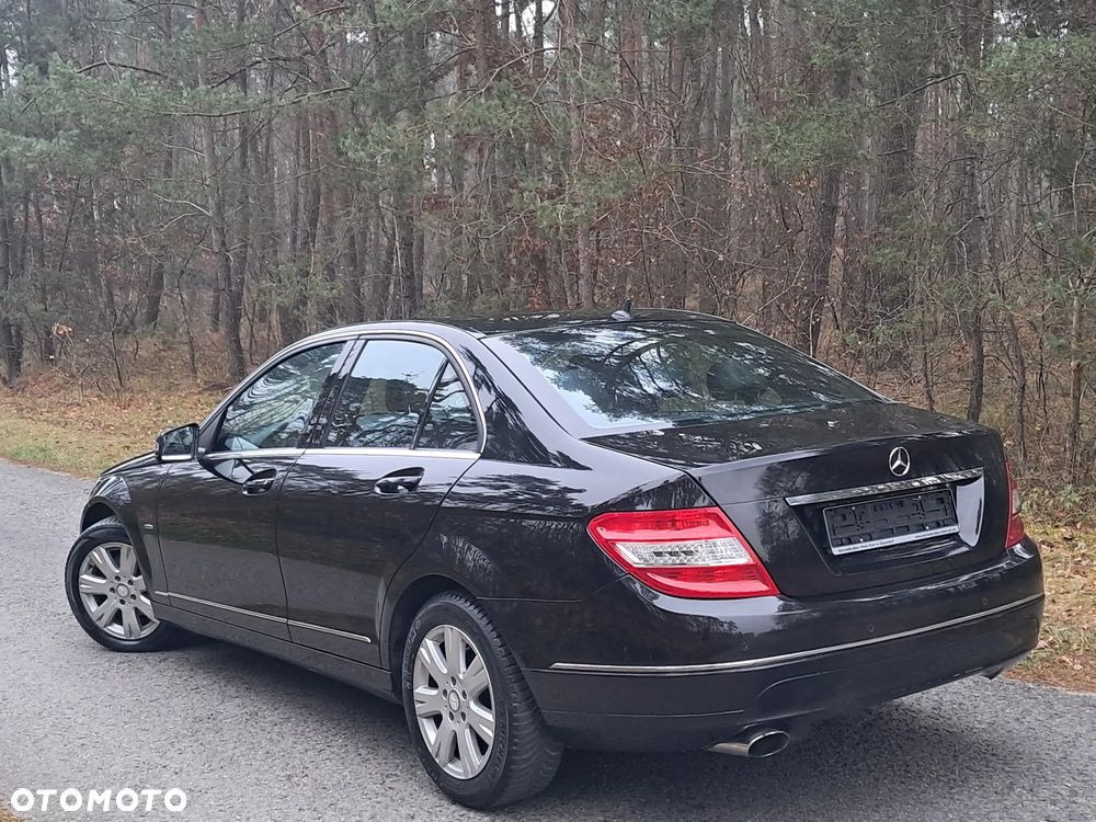 Mercedes-Benz Klasa C 200 CGI Automatik BlueEFFICIENCY Special Edition - 16