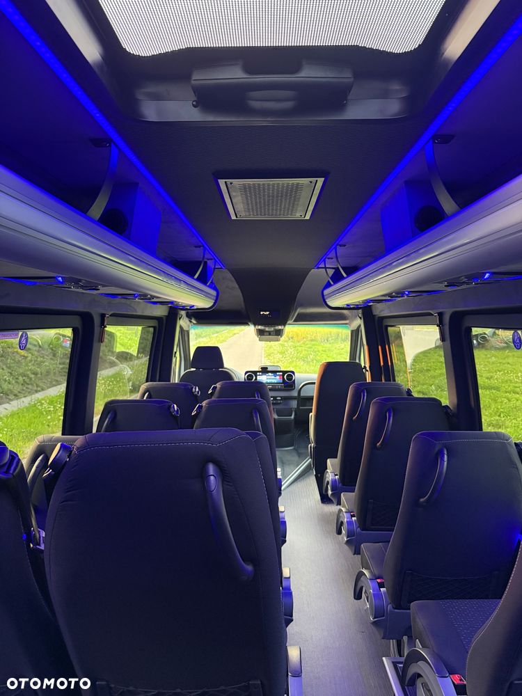 Mercedes-Benz Sprinter 519 - 32