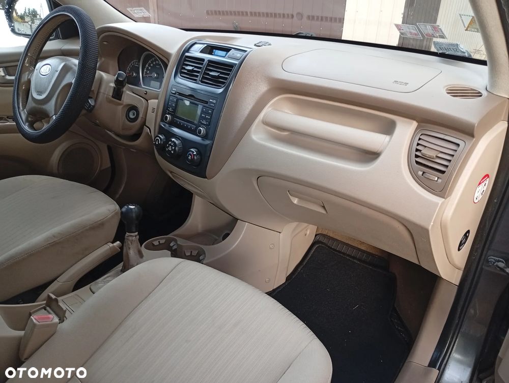Kia Sportage 2.0 Tour - 11