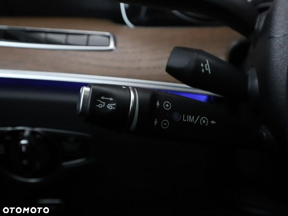 Mercedes-Benz Klasa E 220 d 4-Matic All-Terrain - 38