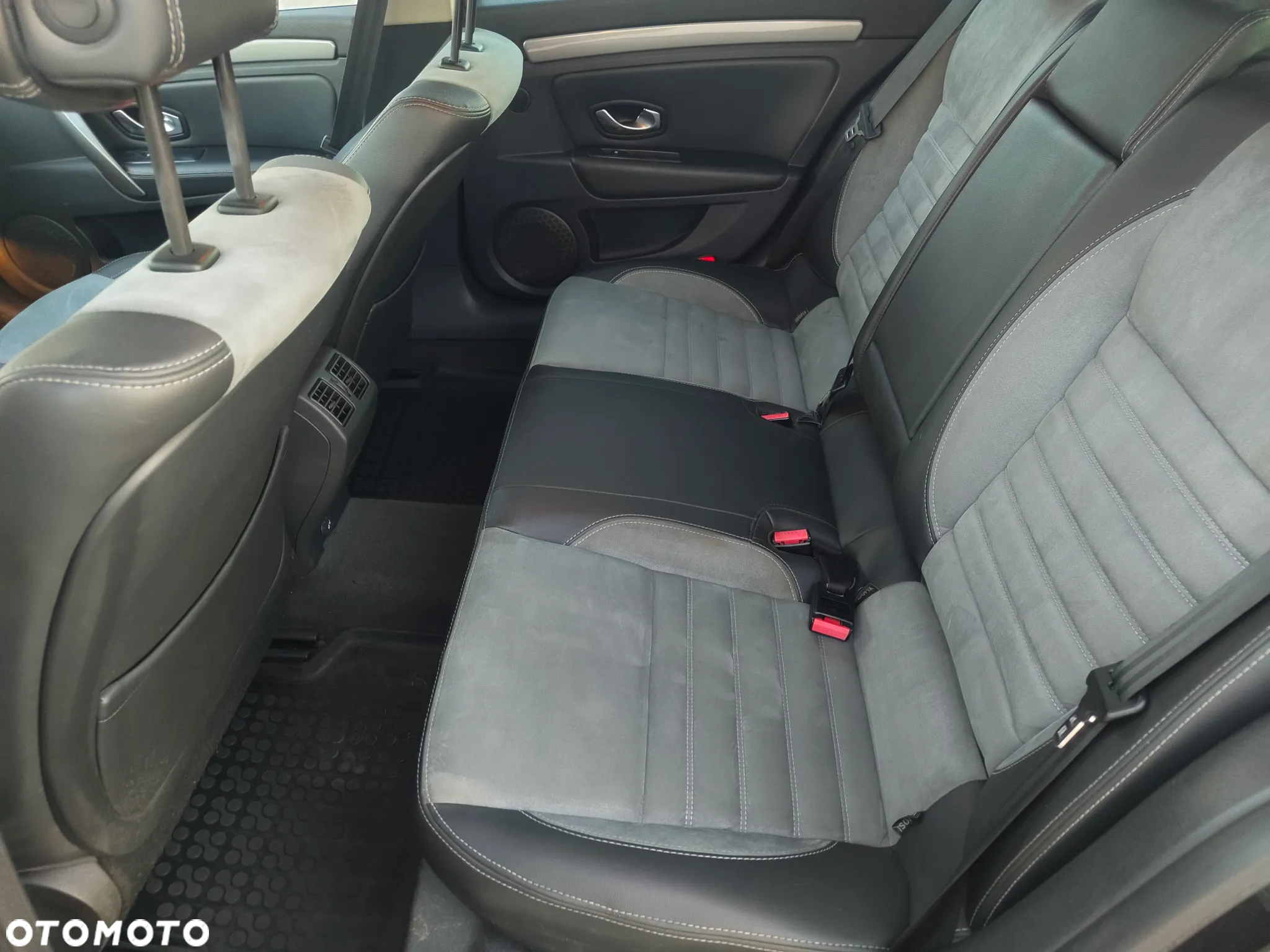 Renault Laguna 2.0 dCi Initiale - 11