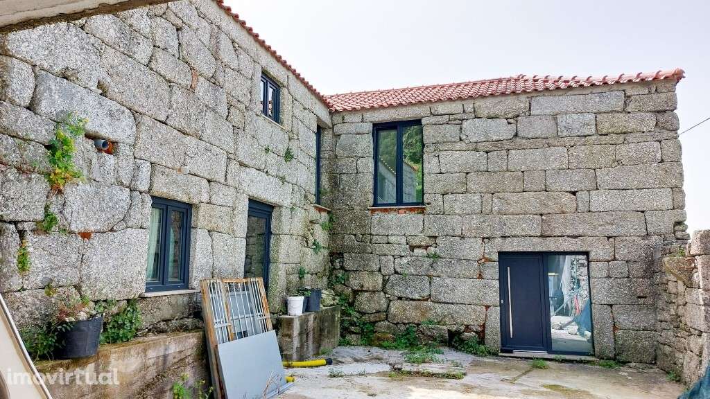 Moradia Ind. V4 p/ concluir c/ piscina - Pinheiro - Grande imagem: 2/33