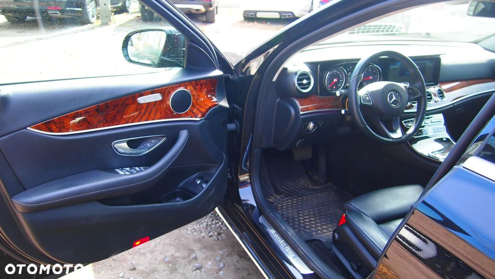 Mercedes-Benz Klasa E 220 d 4-Matic 9G-TRONIC - 6
