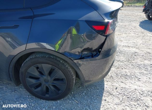 Tesla Model Y Long Range RWD - 11