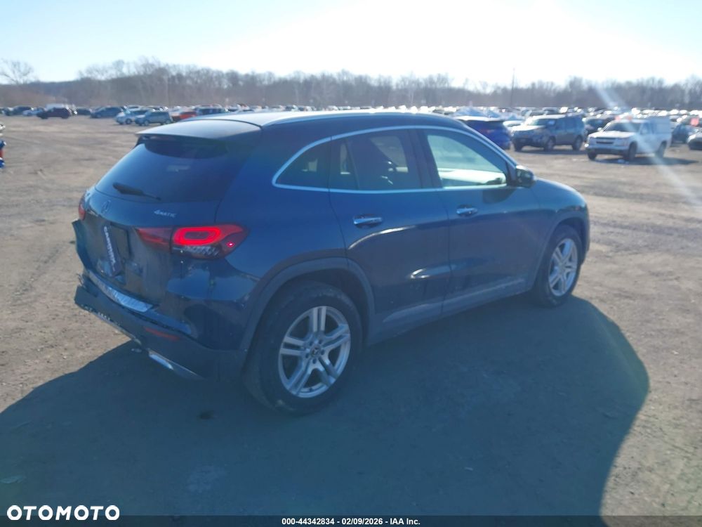 Mercedes-Benz GLA - 5