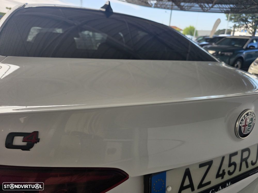 Alfa Romeo Giulia 2.2 D Estrema Q4 AT8 - 8