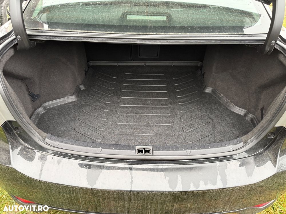 Toyota Avensis 1.8 Multidrive S Edition (2014) - 3